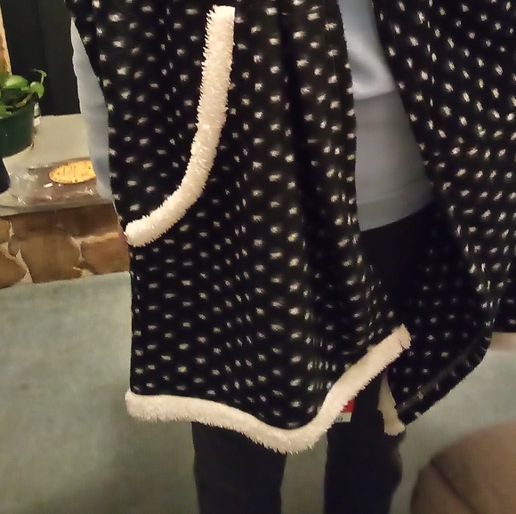 Soft & Cozy Wrap Hoodie Wrap - Picture 6 of 10